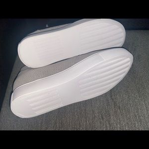 Steve Madden size 7 caliber grey suede BRAND NEW